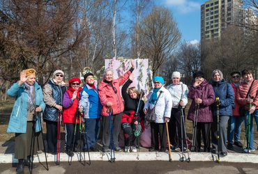 Долголеты Реутова устроили в Центральном парке весенний марафон