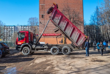 Глава Реутова Филипп Науменко проконтролировал ремонт дорог и дворов