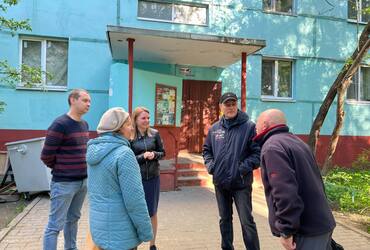 Заместители главы Реутова проверили благоустройство дворов в начале мая