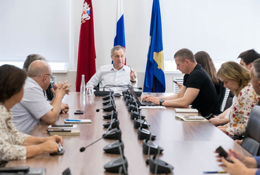 На еженедельном Часе ЖКХ обсудили уборку и обустройство территорий Реутова