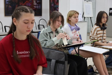 Юные художники Реутова создали портреты ветерана специальной военной операции