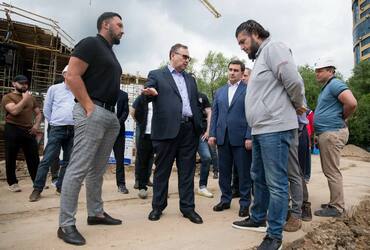 Игорь Акинфеев проверил строительство Академии вратарского мастерства в Реутове