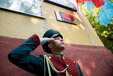 В Реутове открыли мемориальную доску герою СВО Денису Шайгарданову