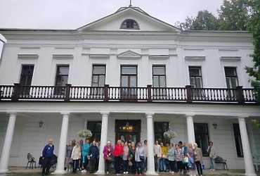 Реутовчане из проекта «Активное долголетие» побывали на экскурсии в усадьбе Середниково