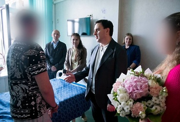 Глава Реутова навестил раненого бойца СВО в военном госпитале