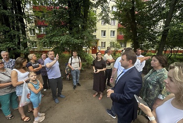 В Реутове продолжаются обходы дворов: на повестке – благоустройство улицы Советской