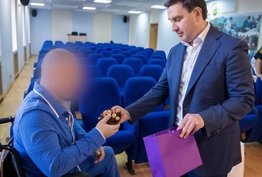 Глава Реутова навестил раненого бойца СВО в госпитале