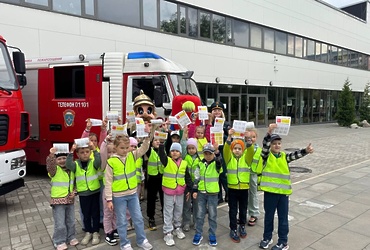 В Центральном парке Реутова прошел флешмоб, приуроченный к 35‑летнему юбилею МЧС