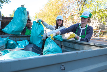 В Реутове прошла экологическая акция по очистке береговой зоны реки Чечеры