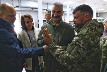 В Реутове для ветеранов СВО и их семей провели экскурсию на завод протезирования