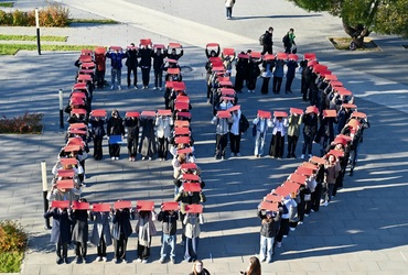 Более 150 человек в Реутове отметили День воссоединения флешмобом