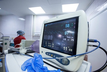 Хирурги Реутова спасли пациентку благодаря нестандартному решению во время операции