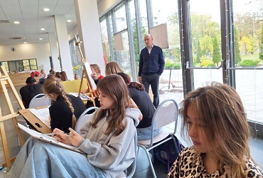 Работы юных художников из Реутова представили на выставке «Мой папа – Герой!»