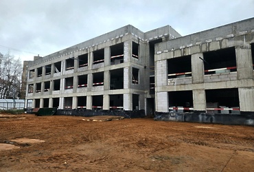 На стройке нового детского сада в Реутове приступили к возведению кровли