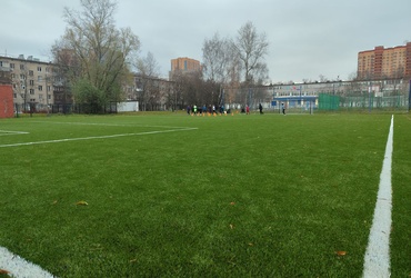 Учащиеся реутовской школы №7 провели футбольную тренировку на обновлённом стадионе