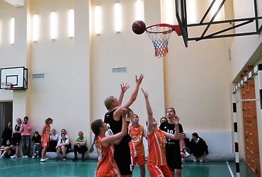 В реутовской Гимназии прошла серия баскетбольных матчей среди девочек