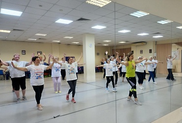 В Реутове для старшего поколения проходят бесплатные занятия по зумбе