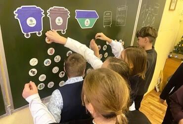 Регоператор провел уроки по сортировке отходов для школьников Реутова