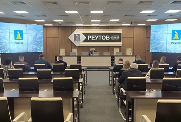 Готовность к зиме и цифровизация: в Реутове прошел «Час ЖКХ»